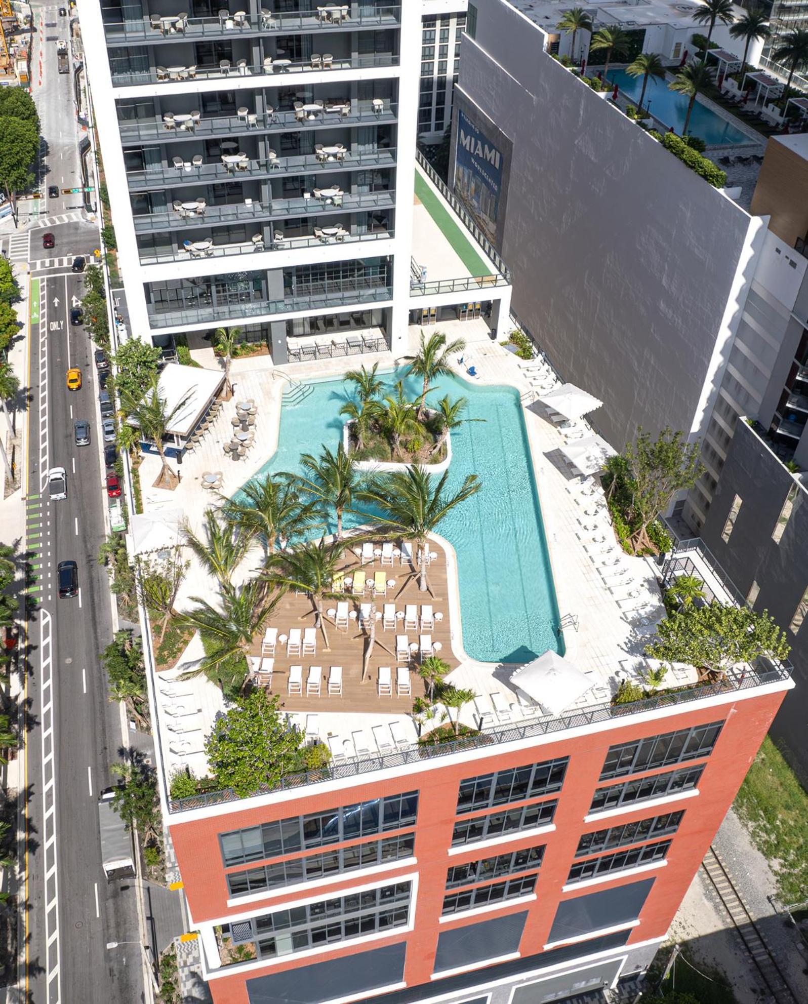 Apartment Steps From Kaseya Center & Port Of - Daily Fee And Parking Not Included