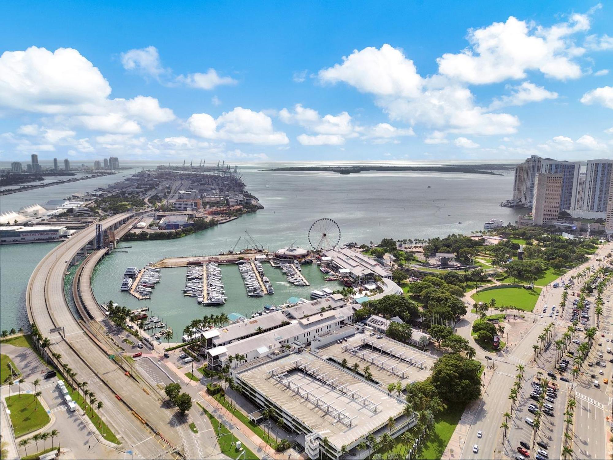 Steps From Kaseya Center & Port Of - Daily Fee And Parking Not Included Apartment *