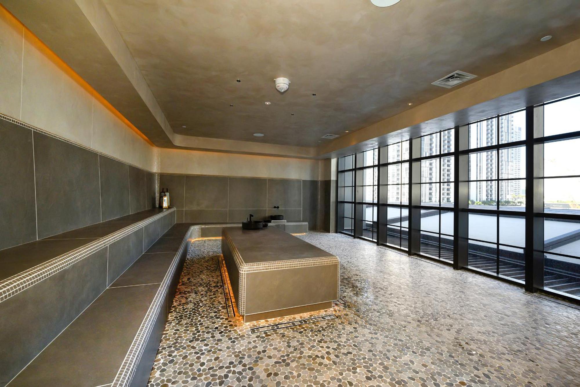 Steps From Kaseya Center & Port Of - Daily Fee And Parking Not Included Apartment *