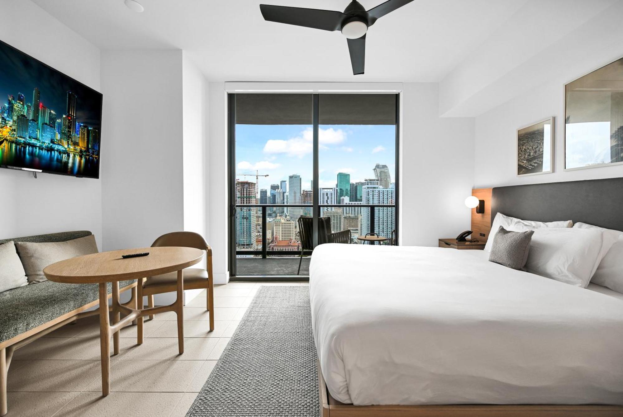 Steps From Kaseya Center & Port Of - Daily Fee And Parking Not Included * Miami