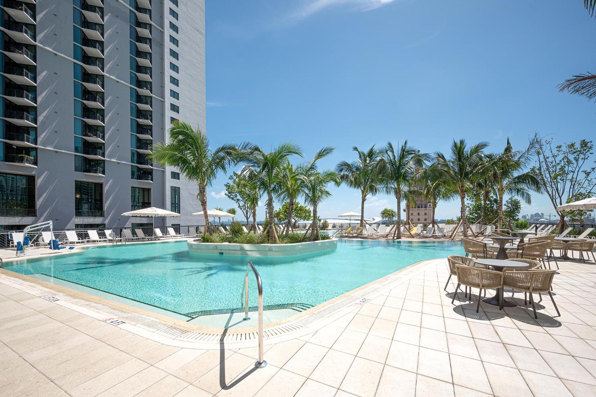 Steps From Kaseya Center & Port Of - Daily Fee And Parking Not Included *