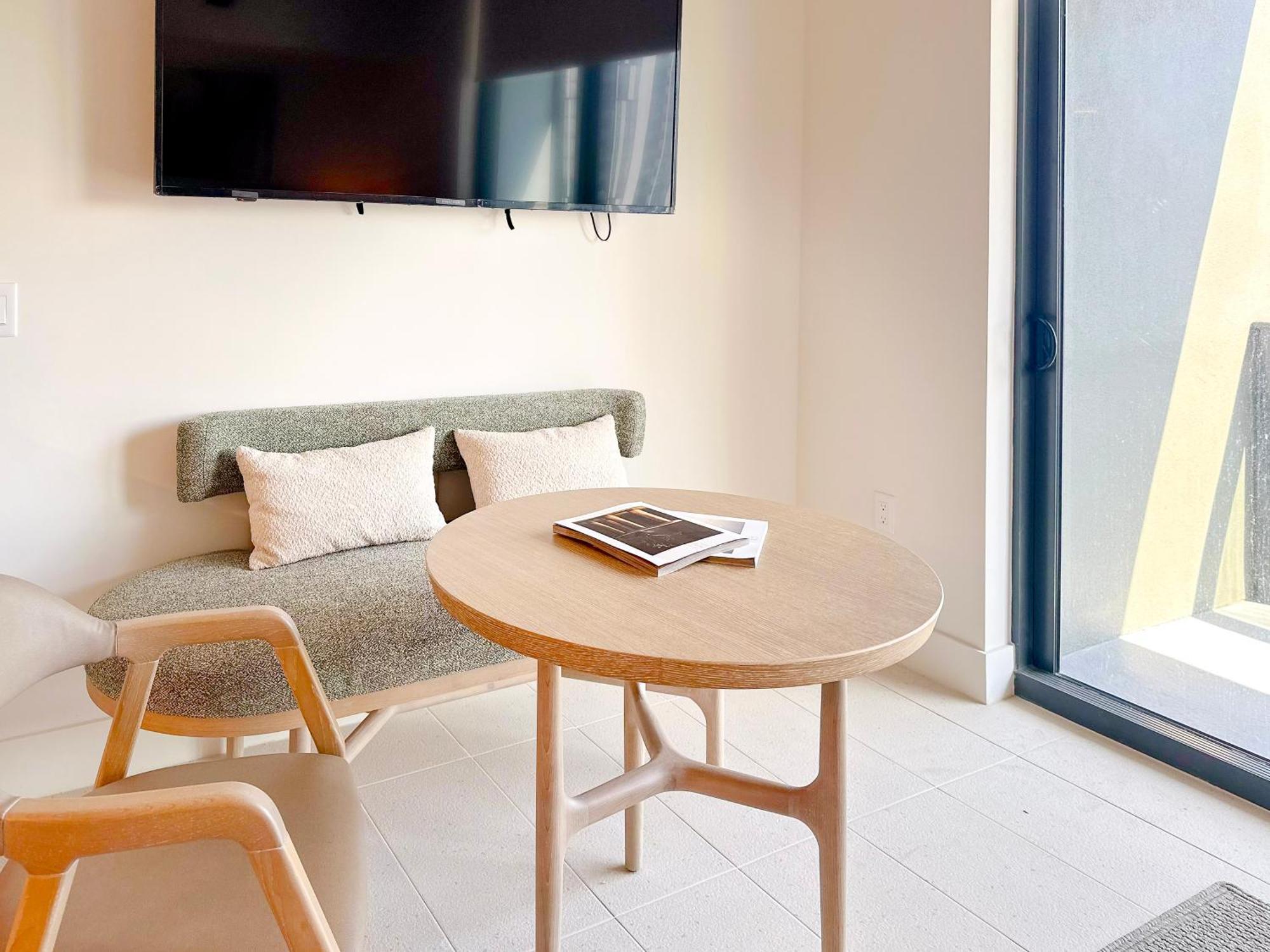 Steps From Kaseya Center & Port Of - Daily Fee And Parking Not Included Apartment *