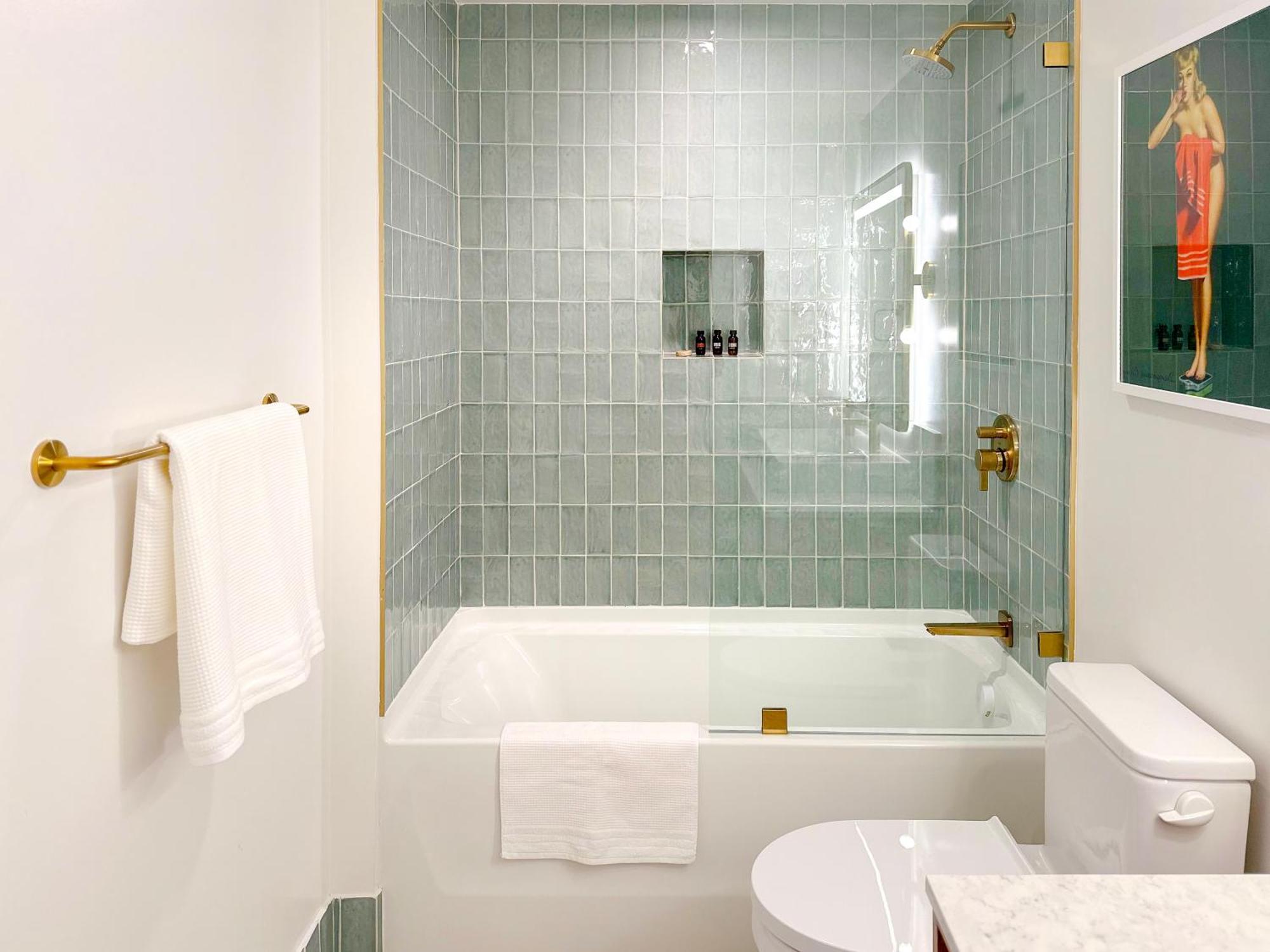 Steps From Kaseya Center & Port Of - Daily Fee And Parking Not Included * Miami